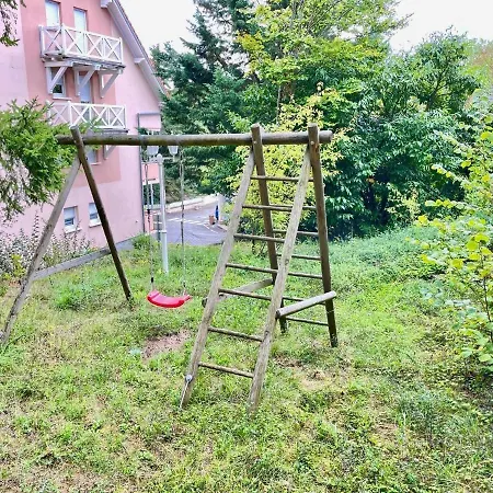 Charming Holiday In With Garden Nyaraló *